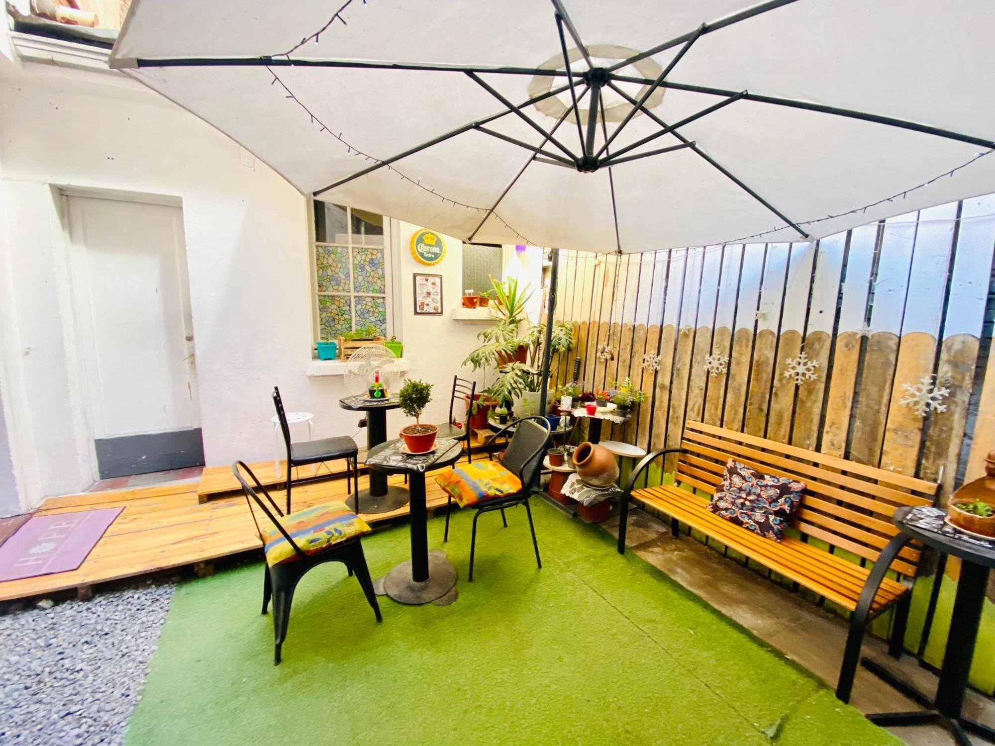 Urbano Hostel Santiago Exterior photo